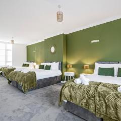 Stylish Parliament House with Free Parking