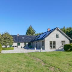 Lovely Apartment In Glesborg With Wifi