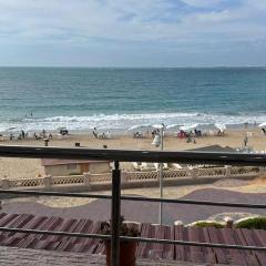 Chalet Ultra Lux, first row, Direct sea view,for families, with passes for Gates all year and 4 pass to private beach from May till end of October Maamoura Beach