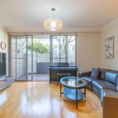 Large THouse Family Friend 2 Free Parking