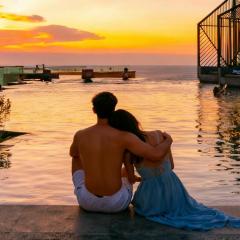 无边泳池的高端公寓 距离海滩很近 在市中心步行街旁88