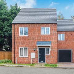 4-Bed Spacious House Perfect for Long-Term Stays