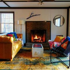Rustic Mountain Cabin with Porch & Fire Pit in New Market, Virginia