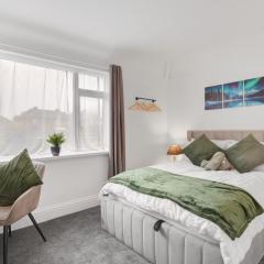 3 Bedroom House with Free Parking