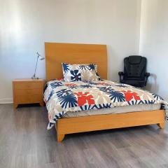 room near train station and airport