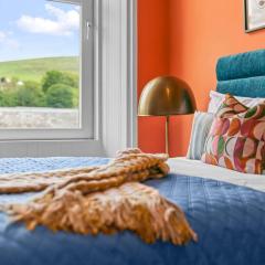 Stylish 4 Bed-Town Centre