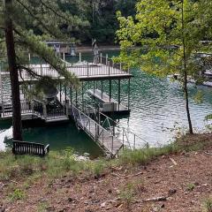 Charming 2-bedroom house with fitness room and AC in welcoming Buford