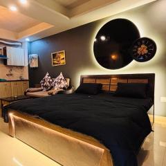 Under The Moon Studio I 30mins to Mussoorie