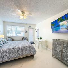 Exclusive Studio Steps To The Beach With Pool