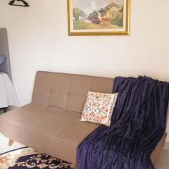 Studio novo com ar condicionado e garagem