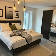 FeWo - EG Apartment Mosel- & Weinquartier, Terrasse, Parkplatz, moderne Küche bis 4 Personen