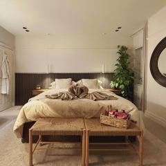 Private King Room - Near AZ and Train Links