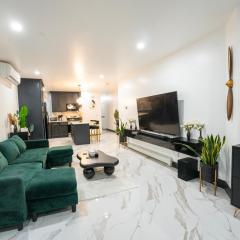 Luxury 2-Bedroom Brooklyn stay Free Parking & Laundry on-site