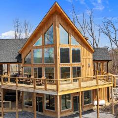 Ritzy Bear Lodge, Game Room, Mountain Views, WIFI, Fireplace on deck, arcade Game