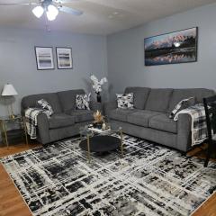 The E-Town Retreat 2BR townhouse close to Downtown