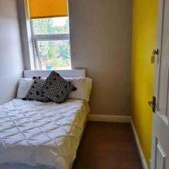 Modern Double Rooms Near Stoke City Centre and Staffordshire Uni