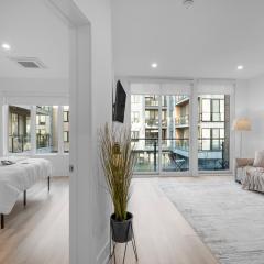 Luxury 1BR Getaway - Modern Stylish & Great Area