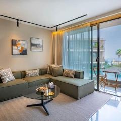 The Iconic Spot - Pool and Sea View