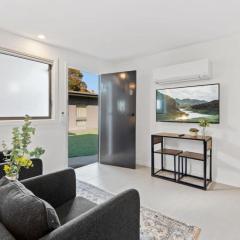 Cozy 1-Bed Studio Near Cafes and Shops