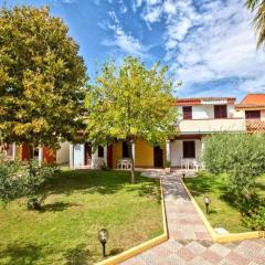 Apartment with Pool and Private Parking