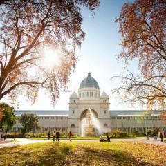 Beautiful 2-Storey Unit with Balcony near Smith St
