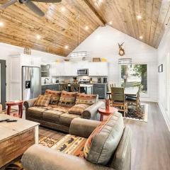 2BR Private Cabin - HotTub - Fire Pit - BBQ - Patio