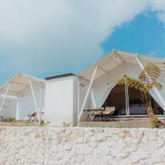 HappyNest Glamping and Villa Dieng