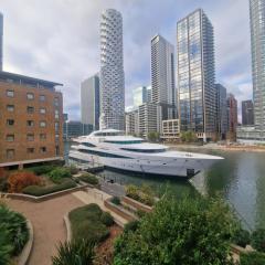 Canary Wharf Riverview apartment