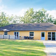 12 person holiday home in Hojslev-By Traum