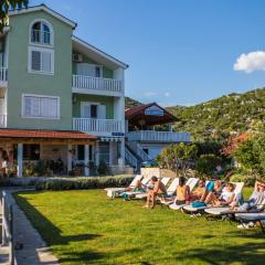 Villa Šolo – Peaceful Nature Park Getaway