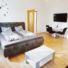 Bright & Comfortable 2BR Apartment by Enkplatz U3