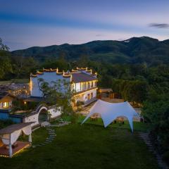 Moonlit Cloud Inn Yangshuo Yulong River