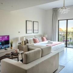 Studio on Yas Island with Big Balcony, Near F1, Water Park and Ferrari view