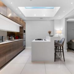 Elegant and Spacious Apartment in Prime London