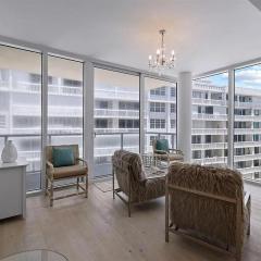 Chic Three-Bedroom Oceanfront Apartment with Stunning Views