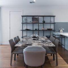 Luxury 4BR w Modern Kicthen & fantastic location