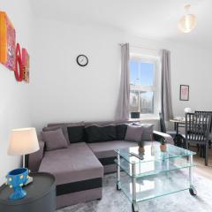 Modern 2BR Apartment near Windsor Castle in Dedworth Road