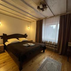 Готель-кафе Чатина