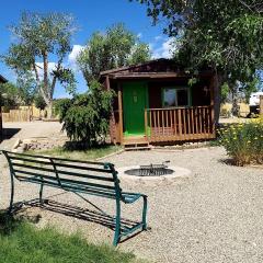 Cozy Cabin in Escalante, Utah - Amazing Glamping Spot for Exploring Canyons and National Parks