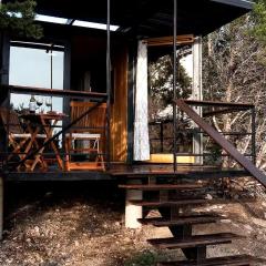 Chic and Elegant Tiny House with Fire Pit Lovely for Couples Getaways in Kempner, Texas