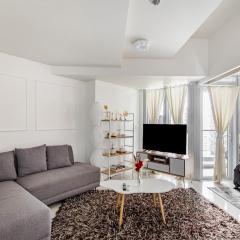 BGC Premium 1BR with Balcony fast 600 mbps Fibre