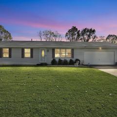 Cozy Retreat with Hot Tub in Peaceful Goshen home