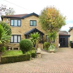 Home in West Yorkshire with driveway and 3 double bedrooms - sleeps 6!