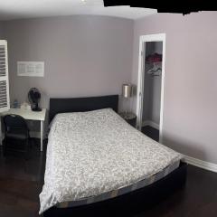 Bright Private Single Bedroom Q33