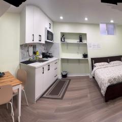 B3 Luxury home in Mississauga nearby shipping center square one