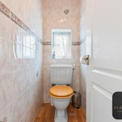 Roundhay Home 4-Bed with Free Parking WI-FI