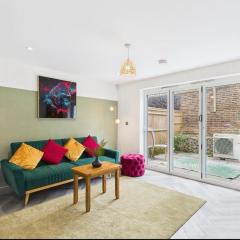 Elegant 3-Bed Near Station, Pantiles & Calverley