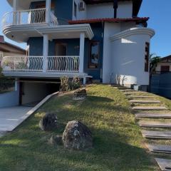 Casa com piscina a 50 metros do Mar