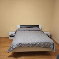 Будинок біля басейну