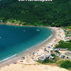 Casa com Churrasqueira poucos metros da Praia